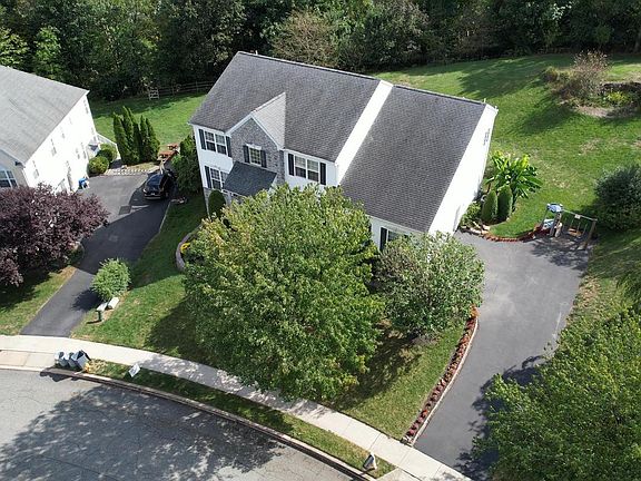 5th image of 115 McLaughlin Dr