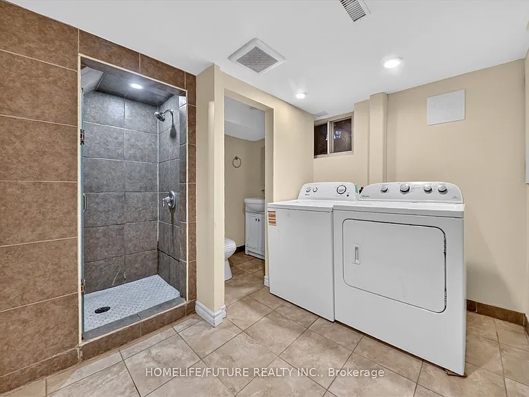 46 Stamford Sq N — Photo 33