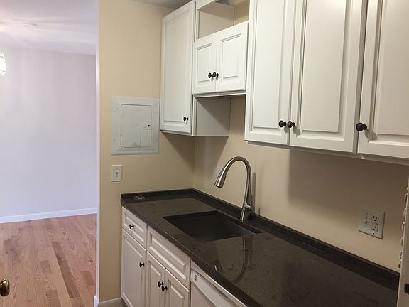 4th image of 259 Rock St APT A6