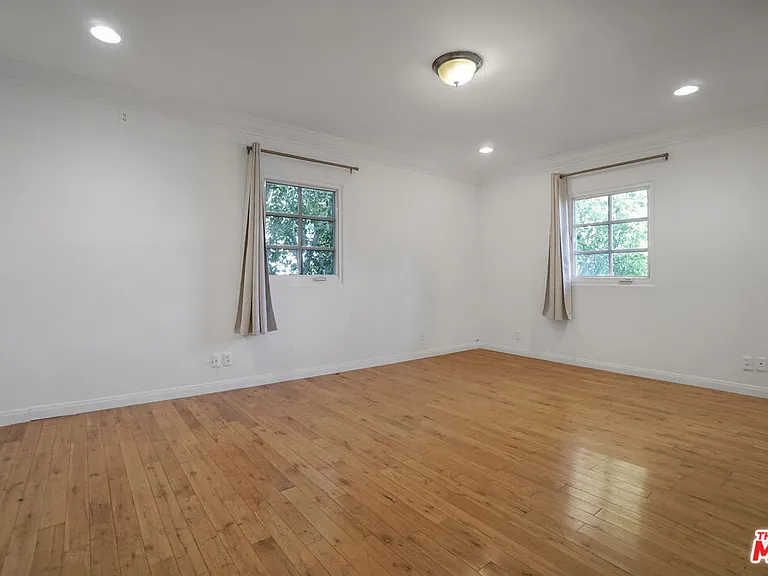 449 N Sweetzer Ave — Photo 23