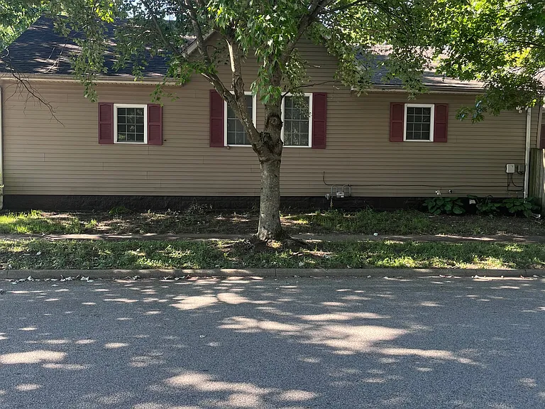 2250 Garfield Ave — Photo 1