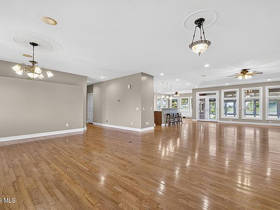 5th image of 23179 Maplewood Rd