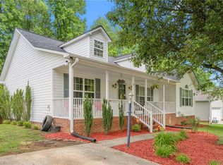 11 Cedar Branch Dr, Thomasville, NC 27360