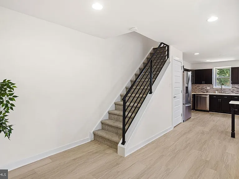 1865 Frankford Ave #A1 — Photo 4