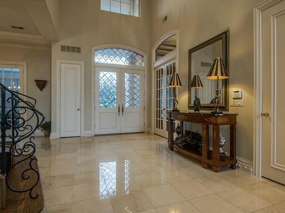3rd image of 4 Mission Hills Dr