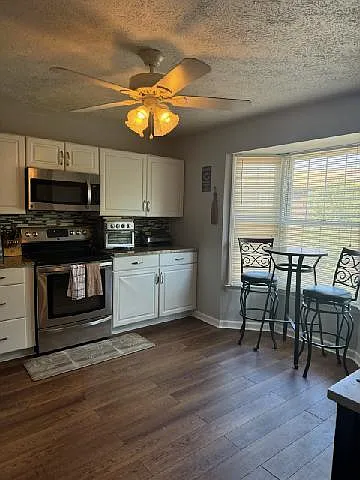2 bed, 2.5 bath, 1700 sqft, $1,950 — Photo 2
