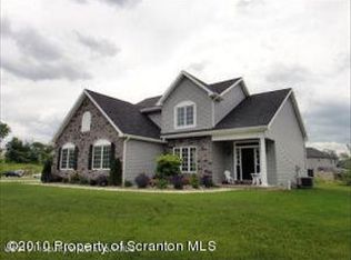 129 Seneca Dr, Old Forge, PA 18518