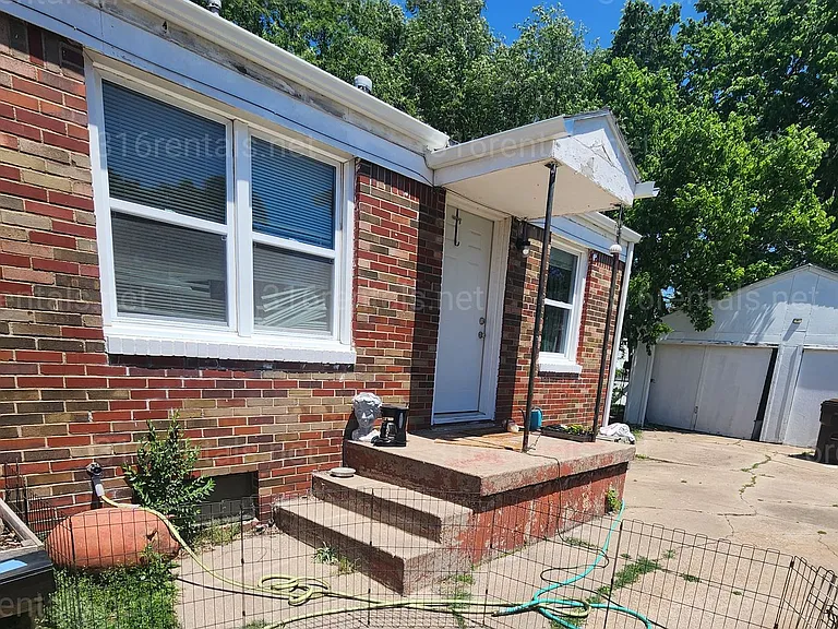 $700 - 1 Bed 1 Bath - Duplex *Coming Soon* — Photo 1