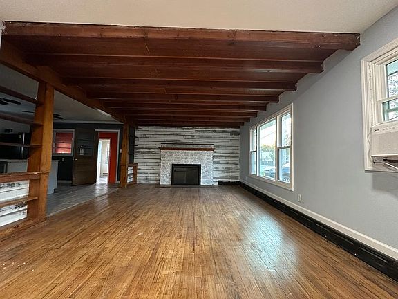 4th image of 1137 Beachwood Blvd