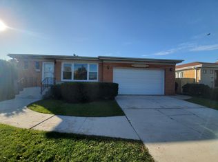 8307 W Ballard Rd, Niles, IL 60714