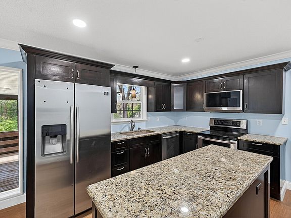 5th image of 516 Briar Park Ln