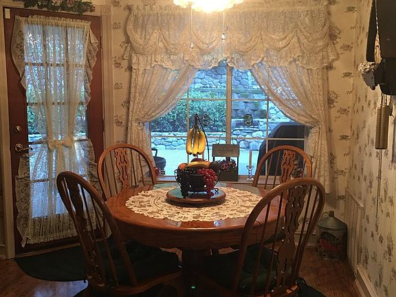 5th image of 986 Queen Anne Ct