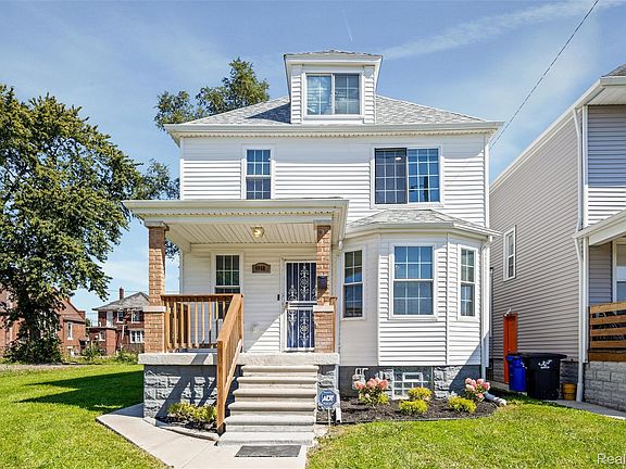 2nd image of 4868 Parker St