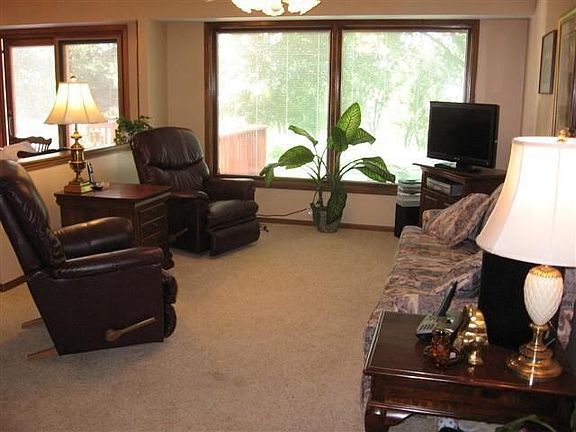 3rd image of 5808 Lorraine Ave