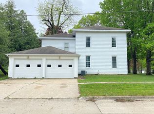 300 S Pine St, Riceville, IA 50466