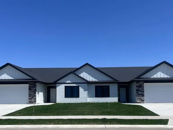 156 Sandstone Dr NW, Eyota, MN 55934