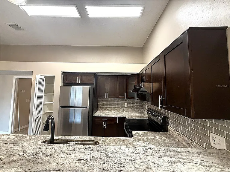 2042 Shadow Pine Dr — Photo 10