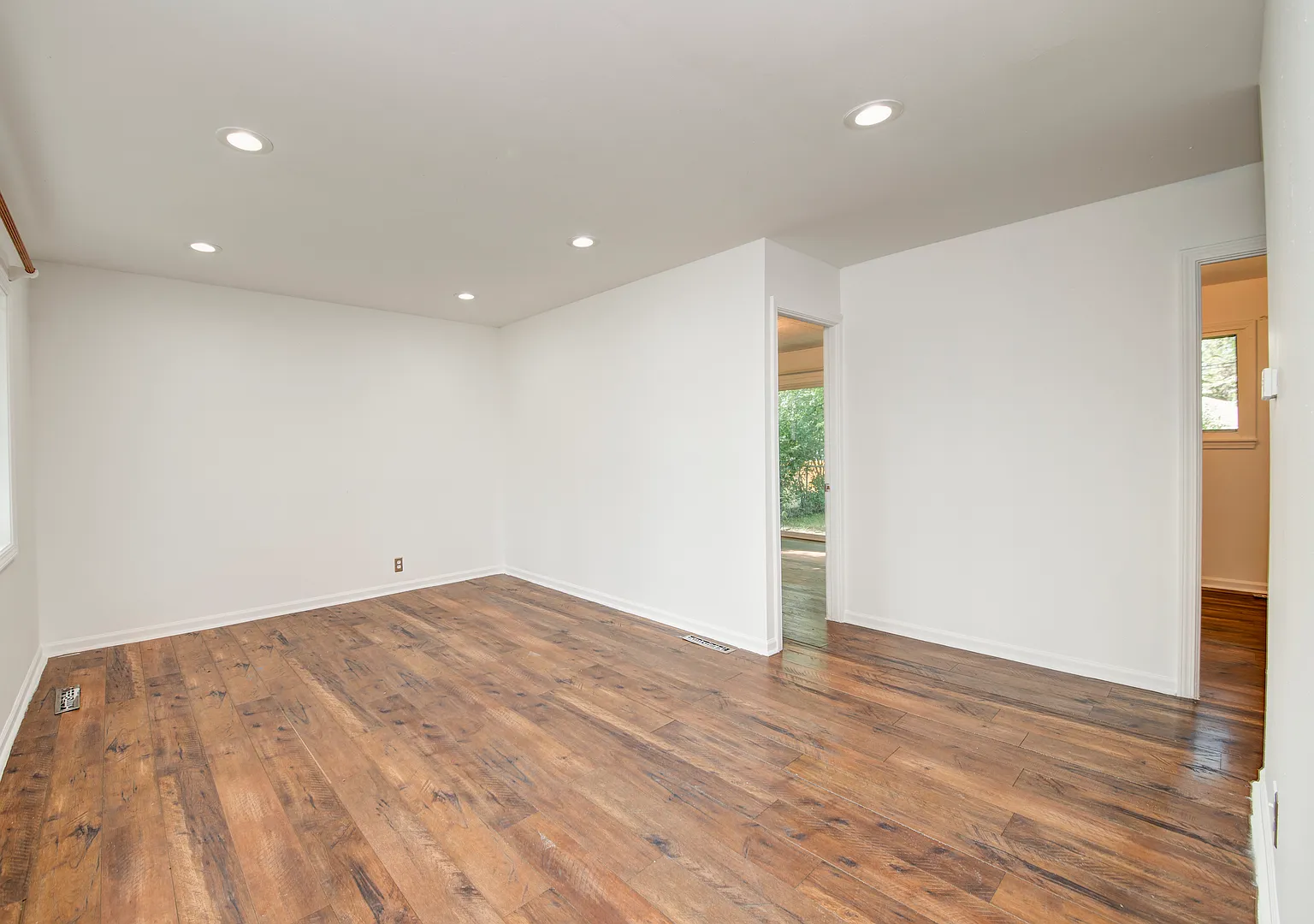 3 bed, $2,350 — Photo 4