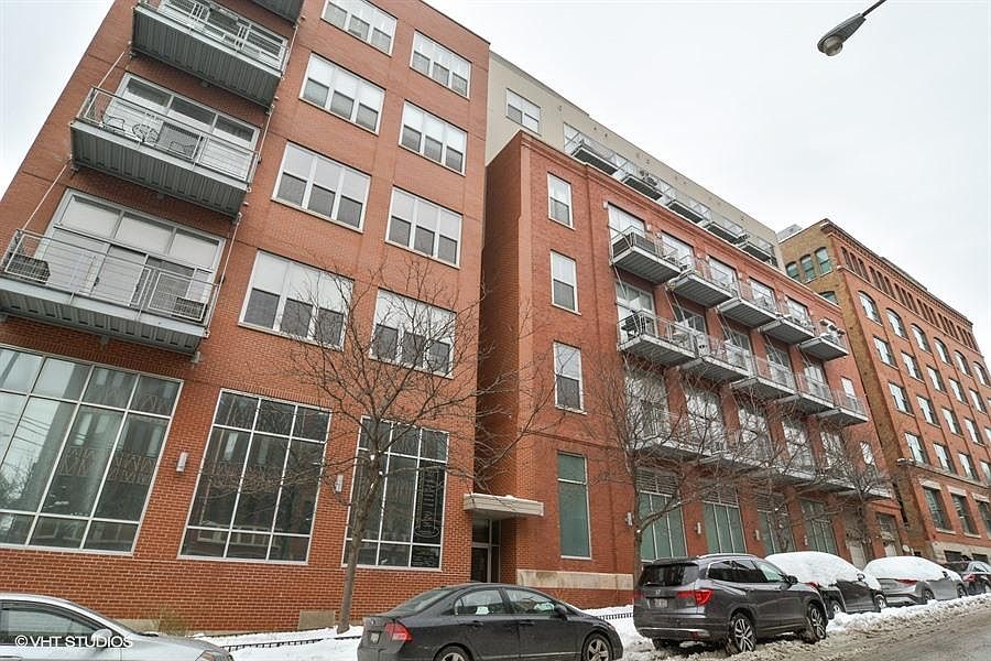 1st image of 824 W Superior St #P-26
