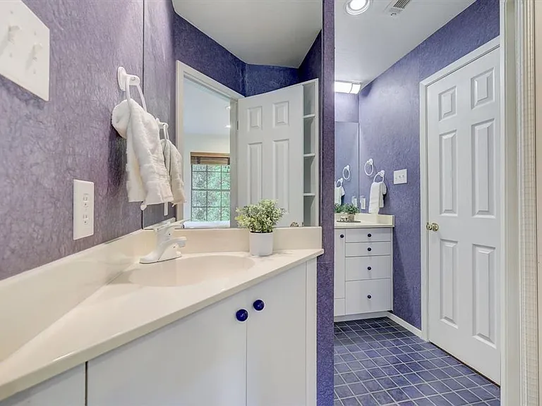 805 Leonard St — Photo 15