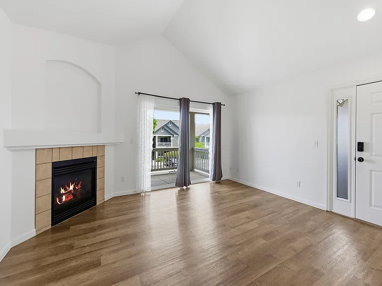 5225 White Willow Dr #L210 — Photo 3