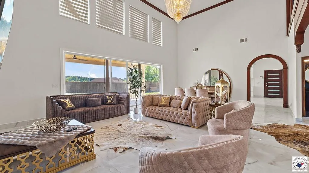 4 bed, 3.5 bath, 4184 sqft, $4,500 — Photo 4