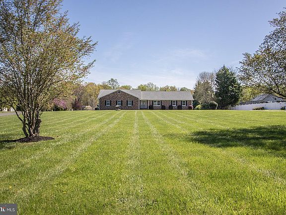 3rd image of 42705 Redgate Farm Ln