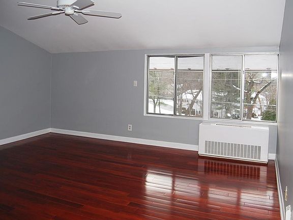 3rd image of 3 Longwood Dr APT 5