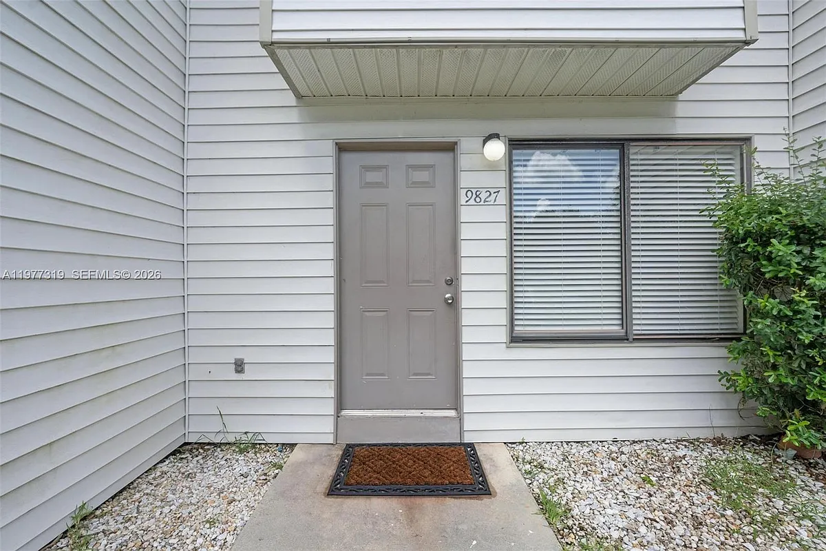Building Photo - 9827 NW 37th St #4F