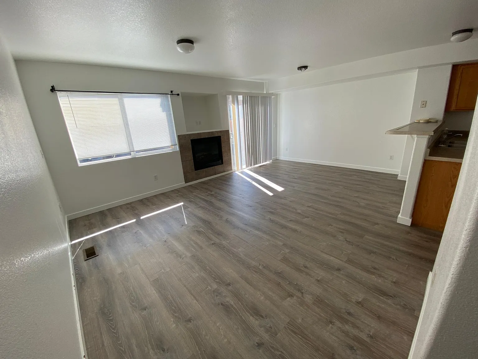 4 bed, 3.5 bath, 1768 sqft, $1,950 — Photo 3