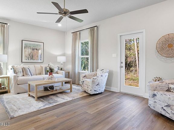 4th image of 108 Harper Grove Cir