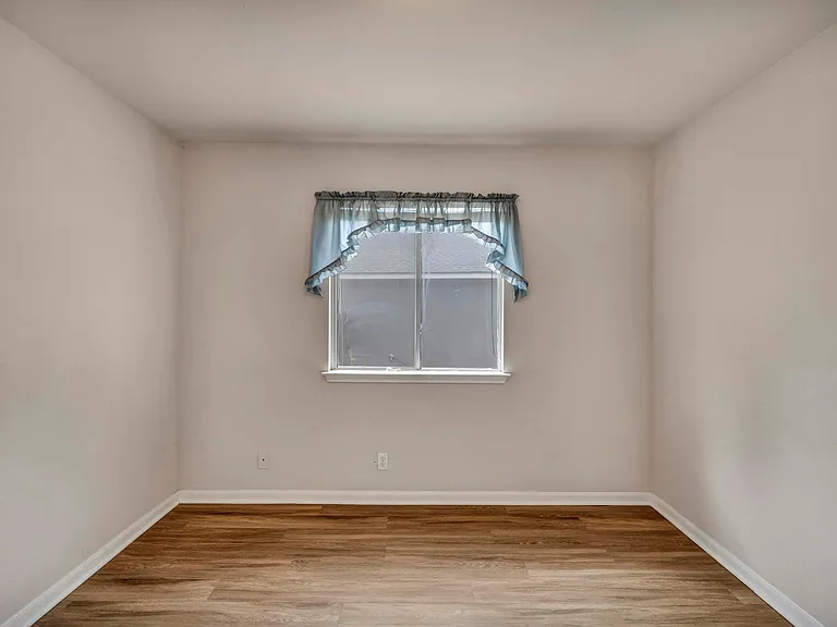 216 Meadowside Dr — Photo 13