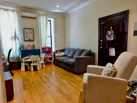 Rented by R New York | media 21