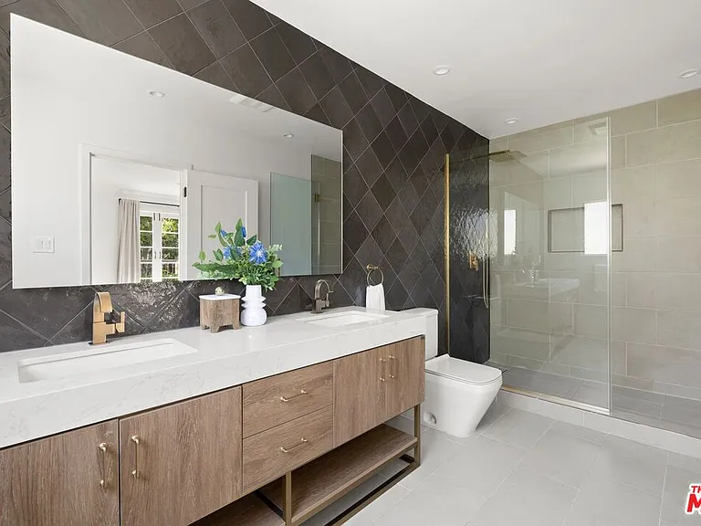 712 N Rodeo Dr — Photo 22