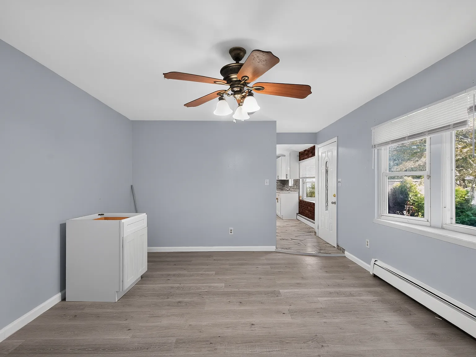 Hickory Pl, Bay Shore — Photo 3