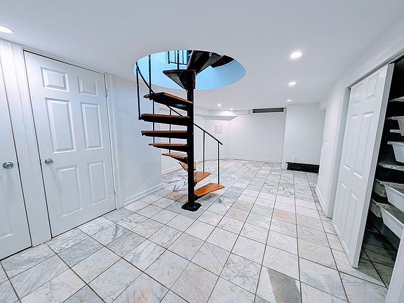 5th image of 71 Columbia St APT 1A