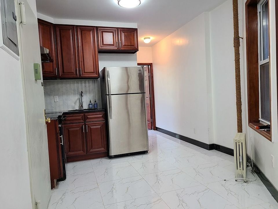 2nd image of 70 Forsyth St #6