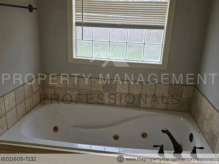 121 Cherry Laurel Cir — Photo 17