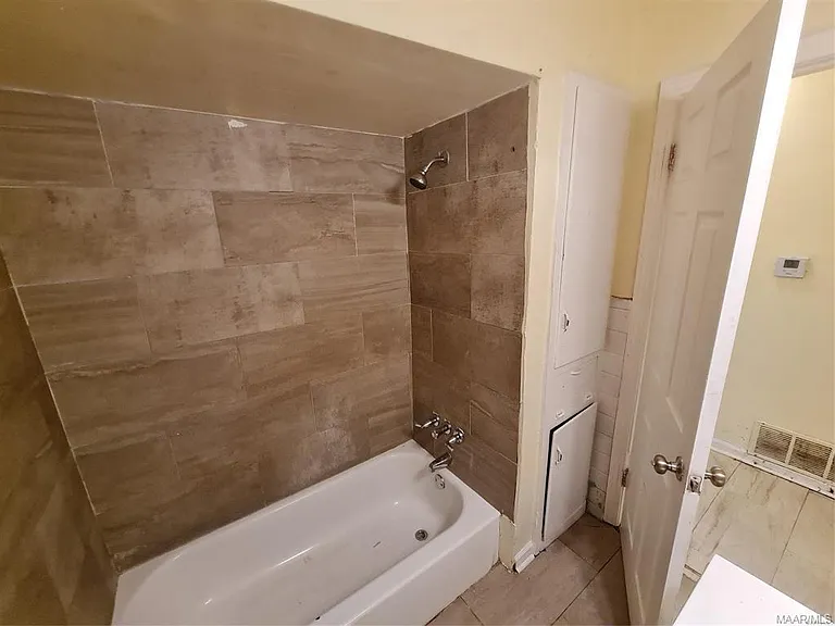 1220 Lynwood Dr — Photo 13