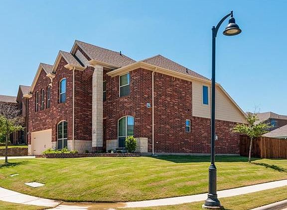 2nd image of 619 Wellington Dr