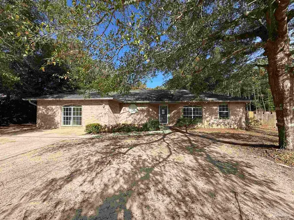 7748 Rustling Pines Dr, Milton, FL 32583