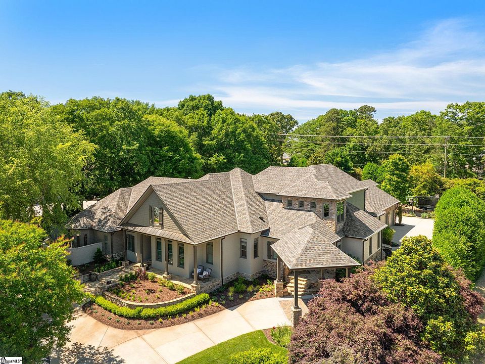 1st image of 305 Chancery Ln