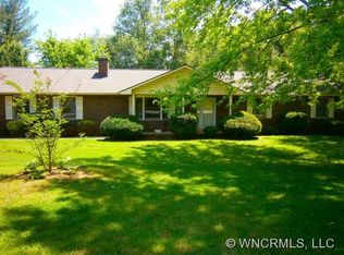 131 W Laurel Ln, Etowah, NC 28729