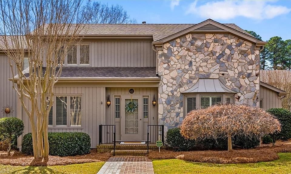1st image of 41 Folkstone Dr