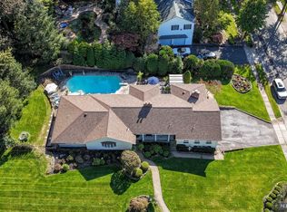 811 Carol Pl, Oradell, NJ 07649