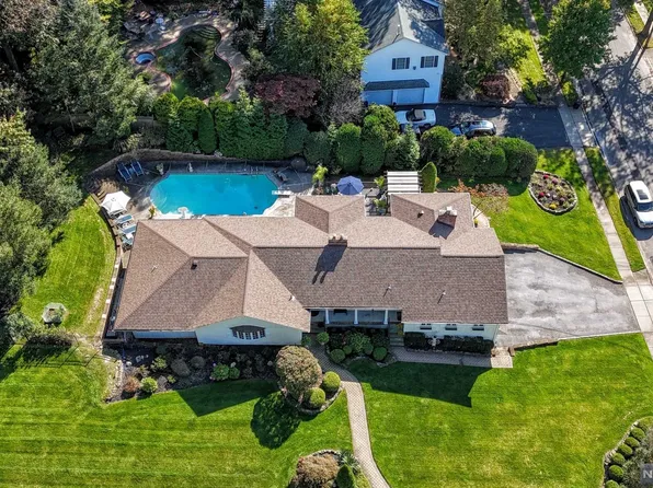 811 Carol Pl, Oradell, NJ 07649