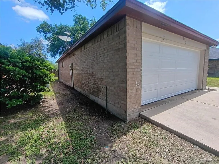 1715 Marigold St — Photo 7