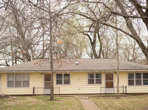 513 S B St #1, Le Roy, KS 66857