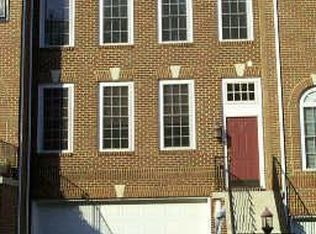 5638 Governors Pond Cir, Alexandria, VA 22310