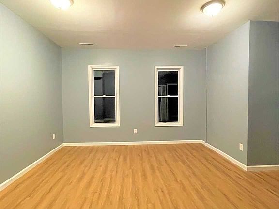 5th image of 41 Corlies Ave